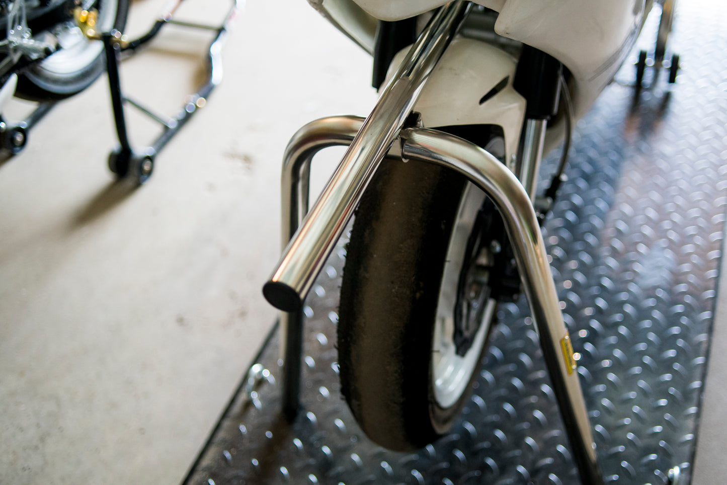 Full-Rev Front Neck Stand